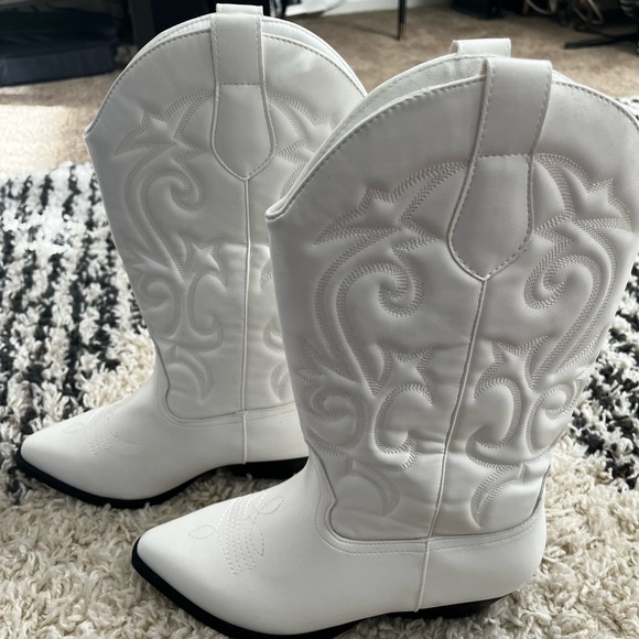 White Cowboy Boots – Wide Fit, Size 8 - never worn - Picture 5 of 8